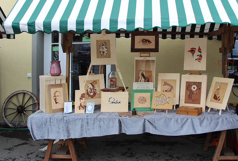 Die erste Vorstellung meiner Bilder in der Öffentlichkeit, Weihnachtsmarkt an der Mühle